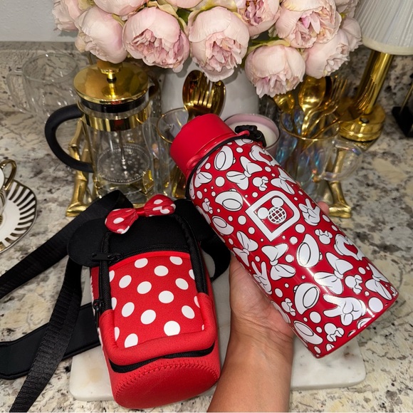 ❤️unlimited edition. ❤️Disney Red and White Water Bottle with Case - Picture 5 of 10